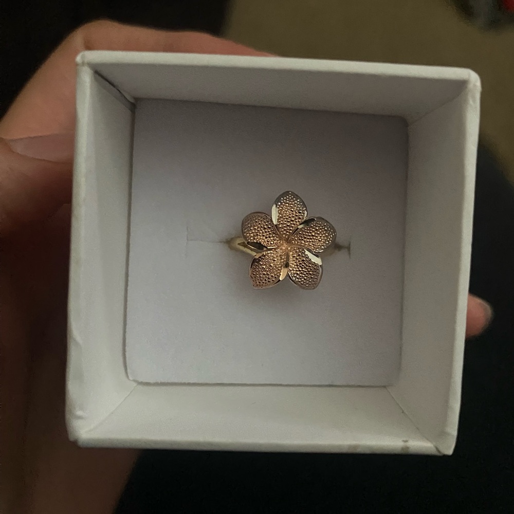 Real 10k gold hibiscus ring with rose gold and white gold detail